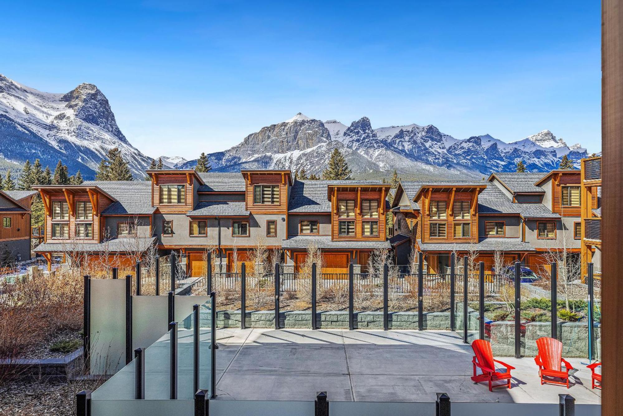 Spring Creek Condo By Canadian Rockies Vacation Rentals แคนมอร์ ภายนอก รูปภาพ